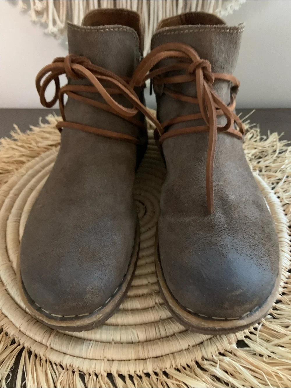 BORN Women’s Calyn Suede Leather Distressed Brown Ankle Lace Up Zip Boots 10